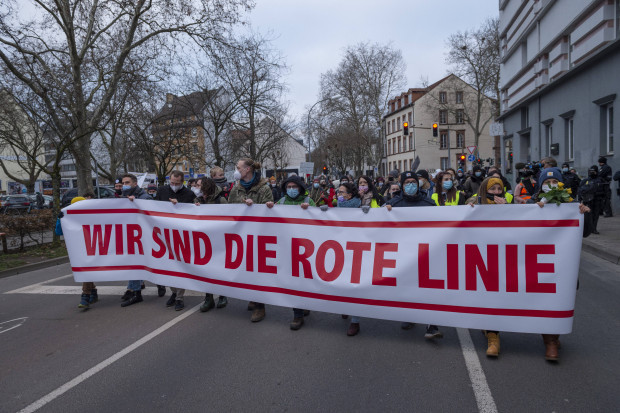 Immer mehr Corona-Demos und lassen Sie sich bloß nicht erwischen!