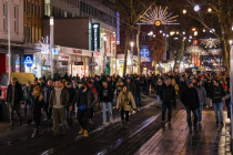 „Montagsspaziergänge“: Hunderte Demonstrationen in ganz Deutschland