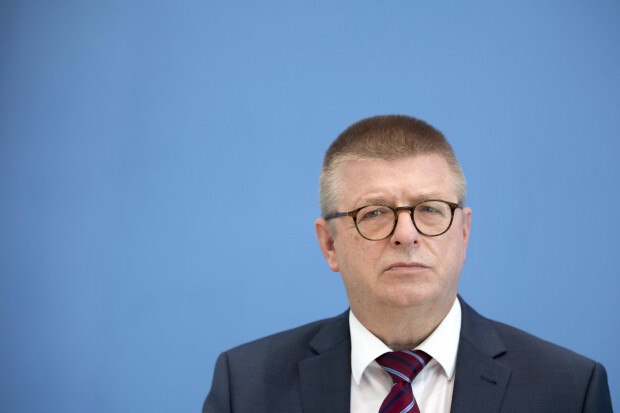 „#IchbinStaatsfeind“: So reagiert das Netz auf Haldenwangs Äußerungen zu Corona-Demonstranten