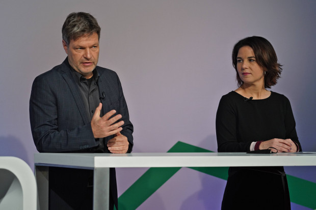 Habeck- und Baerbock-Rücktritt bei Anklage? Die Grünen lassen das unbeantwortet