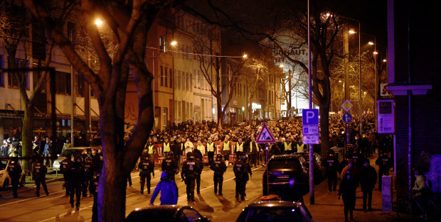 „Montagsspaziergänge“: Weit über 100.000 demonstrieren in ganz Deutschland gegen Corona-Maßnahmen