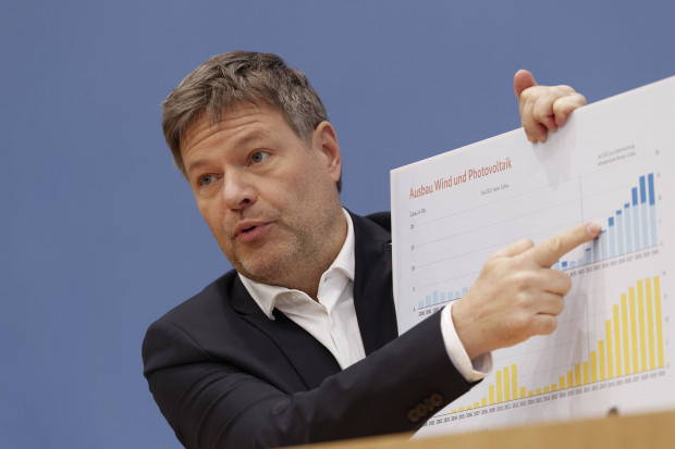 Sofortprogramm „Klimaschutz“: Habecks Rechnung ohne Sonne und Wind