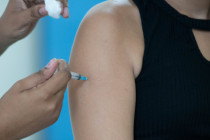 Immer mehr Mediziner machen auf unterschätzte Impfnebenwirkungen aufmerksam