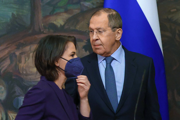 Agree to disagree: Eine ungewöhnlich ernste Annalena Baerbock und ein höflicher Lawrow