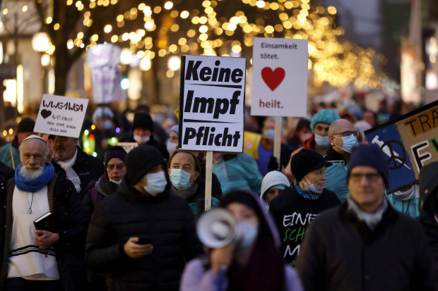 Polizei jagt „Anhänger mit einer kritischen Äußerung zu den Corona-Maßnahmen“