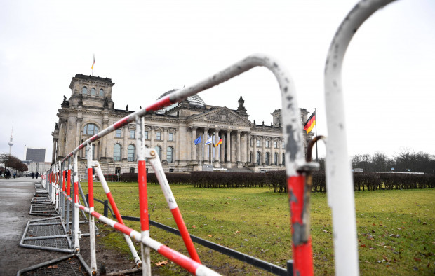 Das Vertrauen in Politik und Medien kollabiert – doch ohne politische Folgen