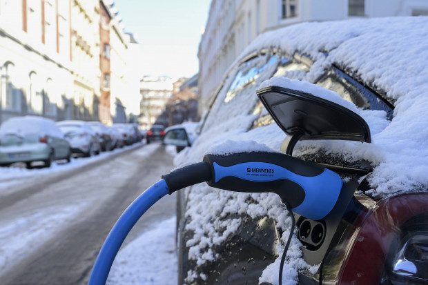 Eisige Temperaturen setzen Elektroautos mächtig zu