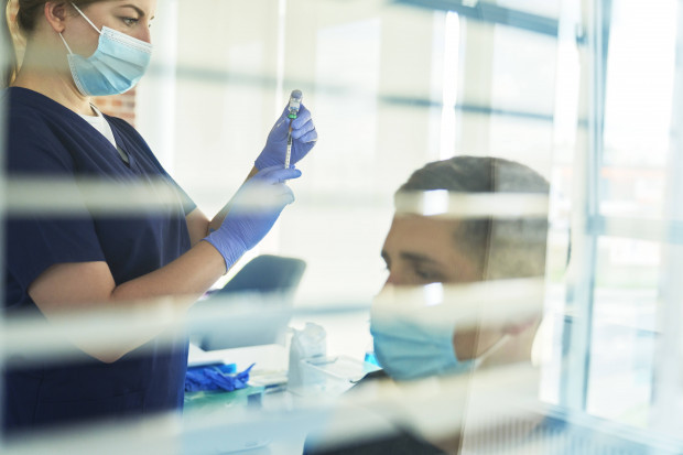 Lokalpolitiker-Aufstand: Sachsens Landräte fordern Aussetzung der Pfleger-Impfpflicht