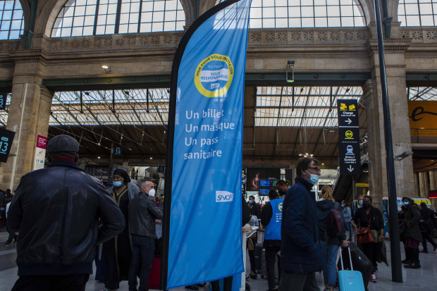 Auch Frankreich hebt jetzt die Maskenpflicht in Innenräumen auf