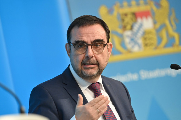 Bayerns Gesundheitsminister: Impfpflicht für Pfleger soll doch eingeführt werden