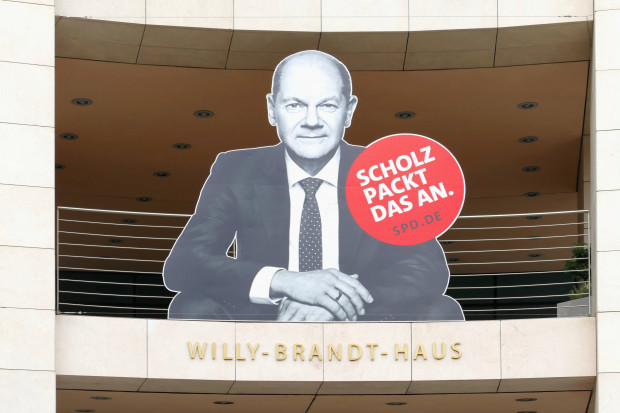 Der Mann ohne Antworten: Kanzler Scholz sitzt anders aus als Merkel