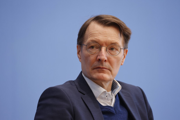 Schwere Vorwürfe gegen Lauterbach: Patientenschützer sehen Versorgung von bis zu 200.000 Pflegebedürftigen in Gefahr