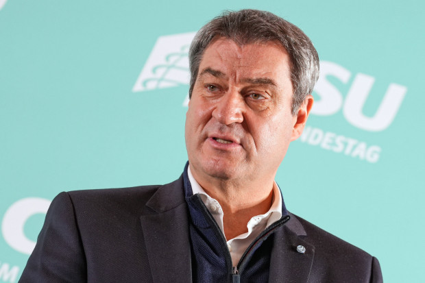 Söder als Schutzpatron für Straßen blockierende Klima-Kids