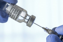 Krankenversicherung schlägt Alarm: Zahl der Impfnebenwirkungen in Wahrheit deutlich höher