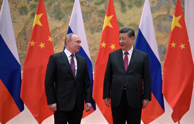 Russlands Spiel und Chinas Nutzen