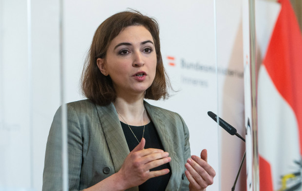 Österreich: Sagt die Justizministerin (unabsichtlich) die Impfpflicht ab?