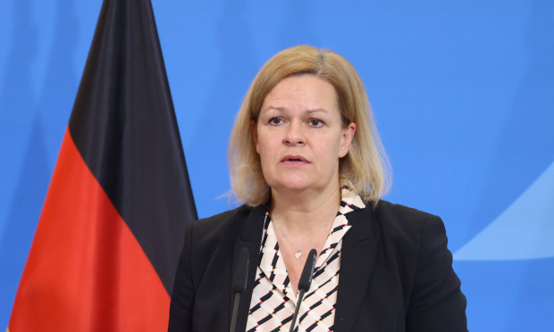 Die freundliche Wikipedia-Hilfstruppe der Nancy Faeser