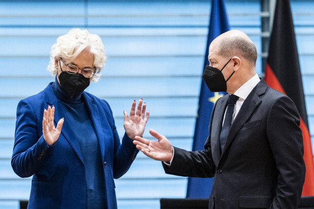 Christine Lambrecht oder die Regierung der Getriebenen