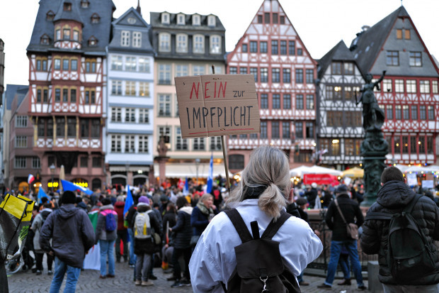 „Geimpft trifft ungeimpft, alle sind willkommen“ – weiter Zehntausende auf den Straßen