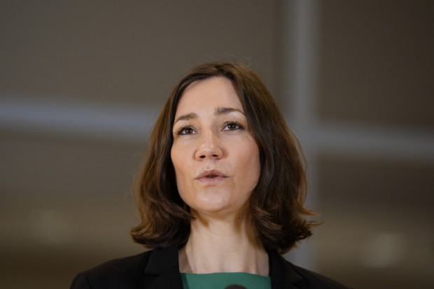 Familienministerin Spiegel versucht, die Flut-Affäre auszusitzen