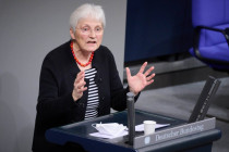 Die erste Lesung zur Impfpflicht beginnt mit zwei Falschinformationen in drei Sätzen