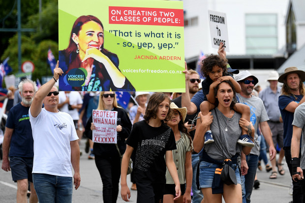 Gericht in Neuseeland kippt Impfpflicht für Polizisten und Soldaten: „rechtswidrig“