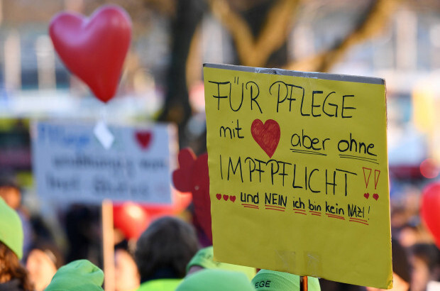 Personalnot in Krankenhäusern: Die Bundesregierung schafft sich die Begründung für die allgemeine Impfpflicht einfach selbst