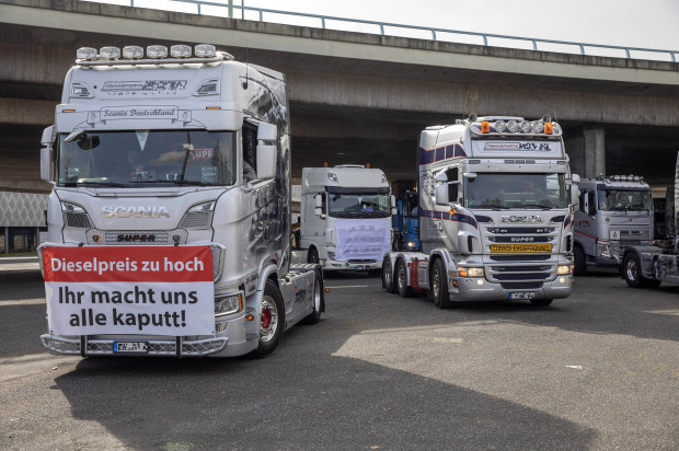 LKW-Fahrer demonstrieren gegen immer höhere Spritpreise