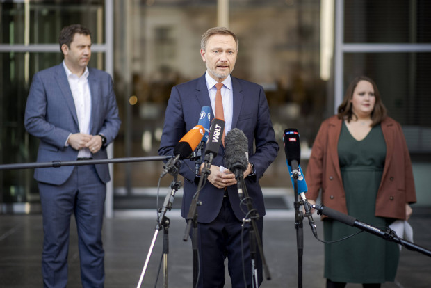 Energiepreiskompromiss: 300 Euro Pauschale und befristet niedrigere Tankstellenpreise