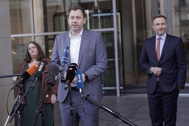 Das Entlastungspaket oder: Die Regierung wirft Kamelle (und nimmt sie wieder weg)