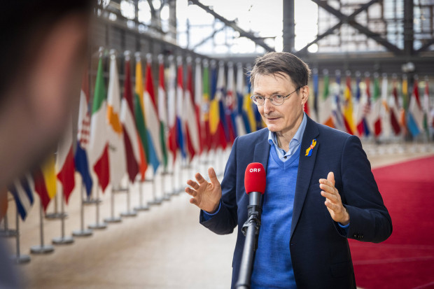 Lauterbach will EU-weit vierte Impfung für über 60-Jährige