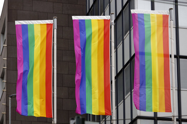 Bundesinnenministerin erlaubt Regenbogenflagge an Dienstgebäuden