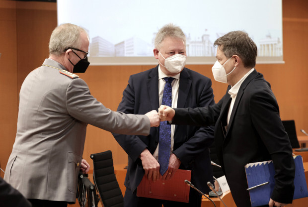 Wie aus anti-amerikanischen Pazifisten plötzlich anti-russische Bellizisten wurden