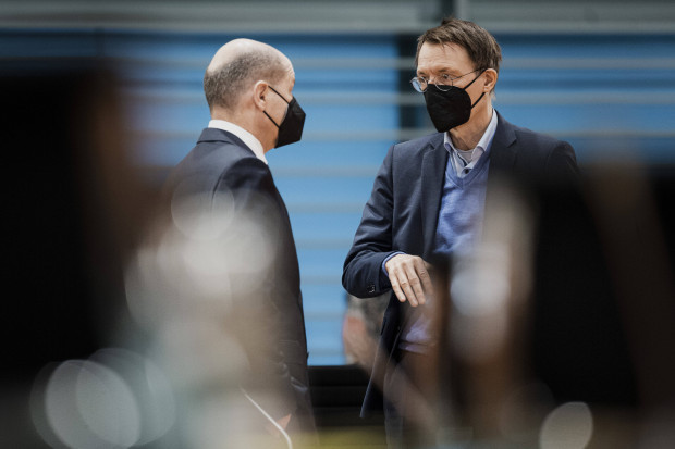 Der Impfpflicht-Zombie: Wie der Impfzwang heute durch den Bundestag getrickst werden soll