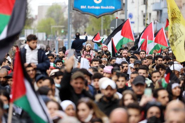 Anti-israelische Kundgebung in Berlin: Politiker und Öffentlich-Rechtliche ignorieren Aufmarsch