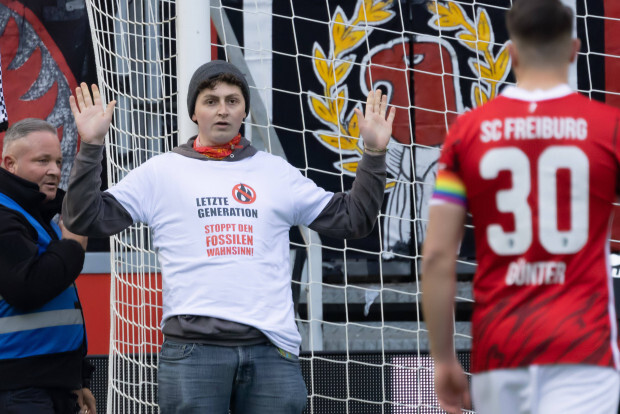 „Letzte Generation“ blockiert wieder – und will Frankfurter Bankenviertel lahm legen