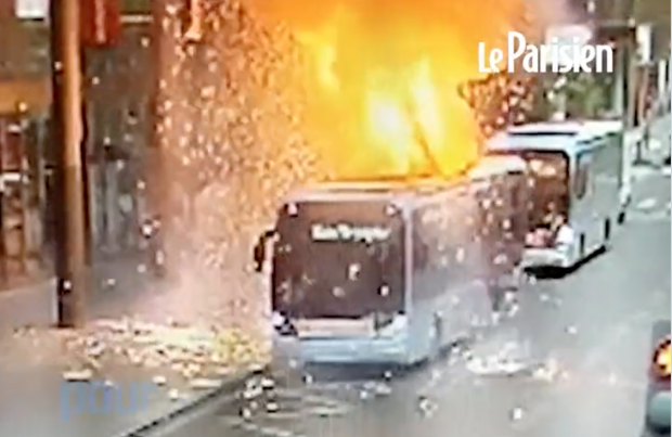 Elektrobus explodiert in Paris – die Gefahr der Batterie-Fahrzeuge