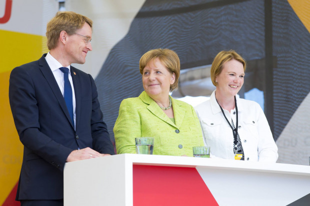 Merkels Knappe holt den Sieg