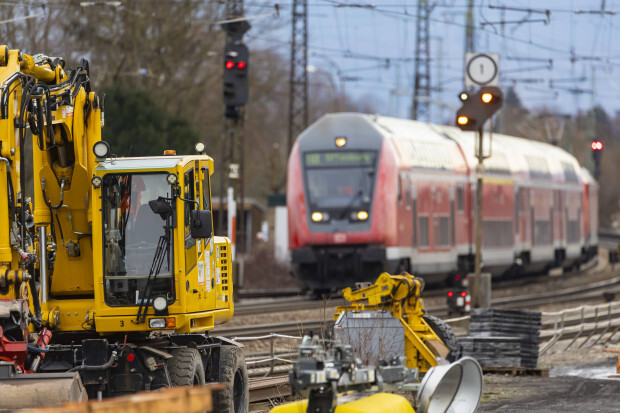 „Dramatisch unterfinanziert“ : Chaos auf den Schienen lässt Unternehmen abwandern