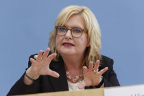 Wehrbeauftragte Högl sorgt sich mehr um fehlende Generalinnen als um den Ukraine-Krieg