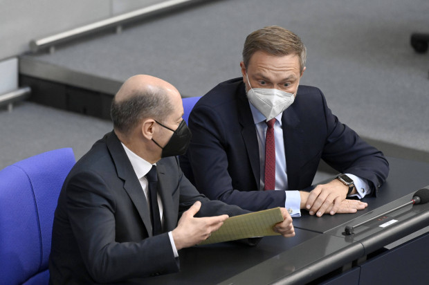 Wie weit kann sich die FDP noch verbiegen, um Scholz die Kanzlerschaft zu retten?