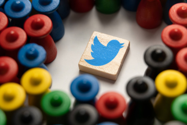 Beleidigungen auf Twitter treffen deutlich häufiger Männer als Frauen