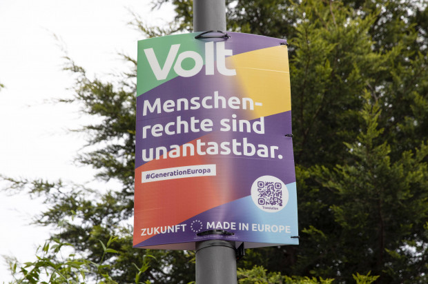 Maischberger hilft der linken Partei Volt kurz vor der Wahl