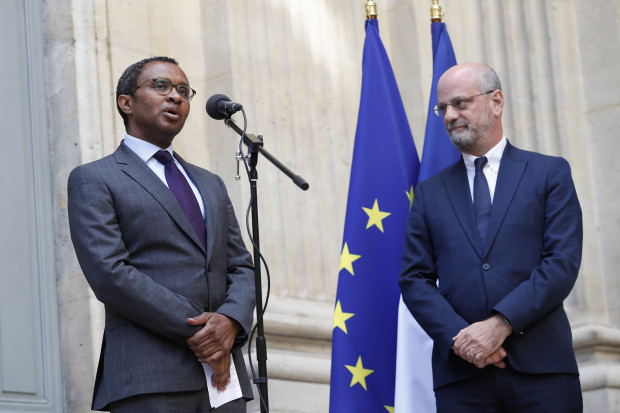Macron benennt einen Identitätspolitiker als Bildungsminister
