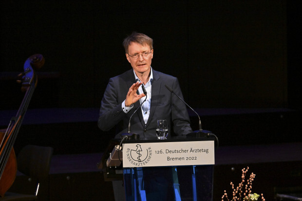 Lauterbach werkelt schon an der nächsten Maskenpflicht