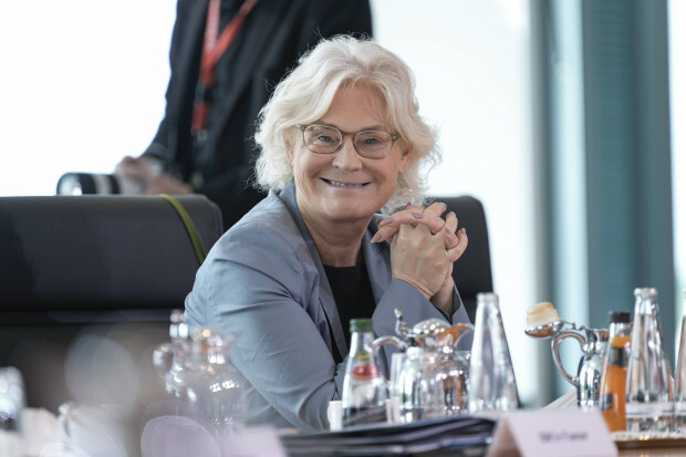 Chaos im Verteidigungsministerium: Das Maß der „Null-Bock-Ministerin“ Lambrecht ist voll