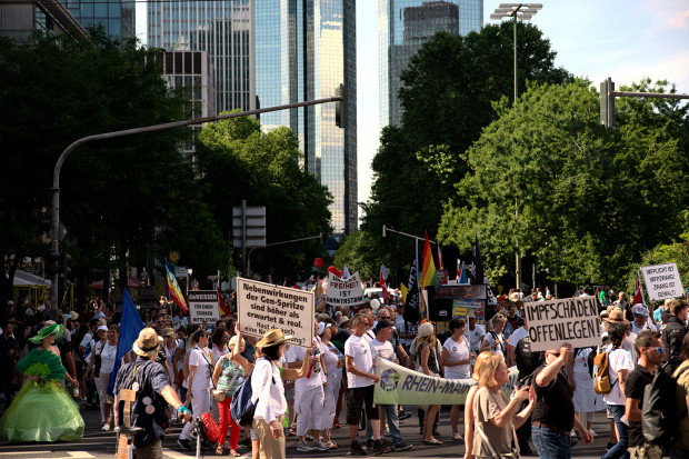 Große Corona-Maßnahmen-Demo in Frankfurt – bundesweit Demos am Montag