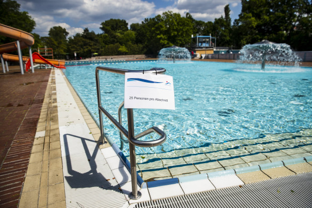 Die Politik zwischen „Oben ohne für alle“ und Multikulti-Realität