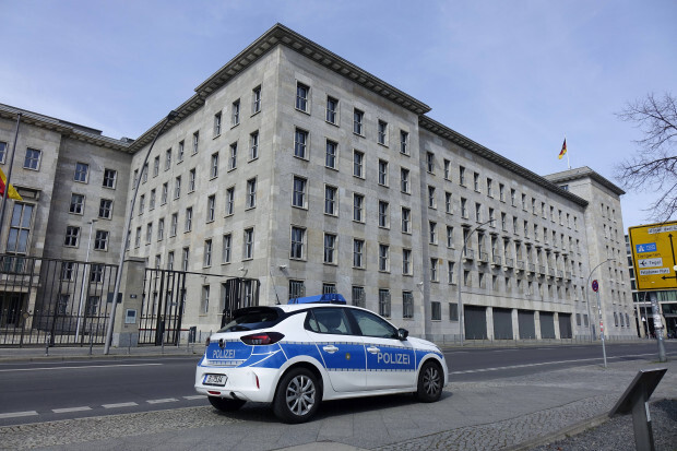 „Extinction Rebellion“ blockiert Finanzministerium