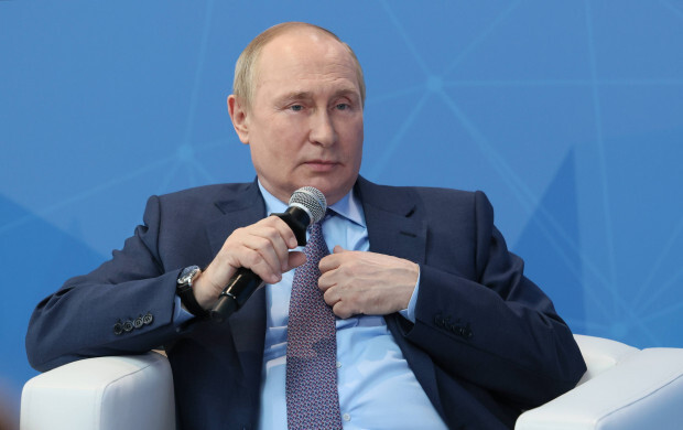 Putin nennt sein Los: Zurückholen und stärken